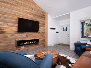 Smart TV, fireplace