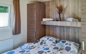 2 bedrooms, travel cot, free WiFi