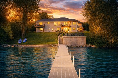 Harsch`s Beach Escape | Lake · Hot Tub · Theater