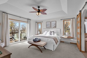 4 Schlafzimmer, Schreibtisch, Bügeleisen/Bügelbrett, Reisekinderbett