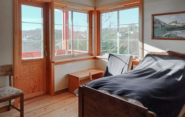 4 bedrooms - Nice home in Varaldsøy (Varaldsøy)