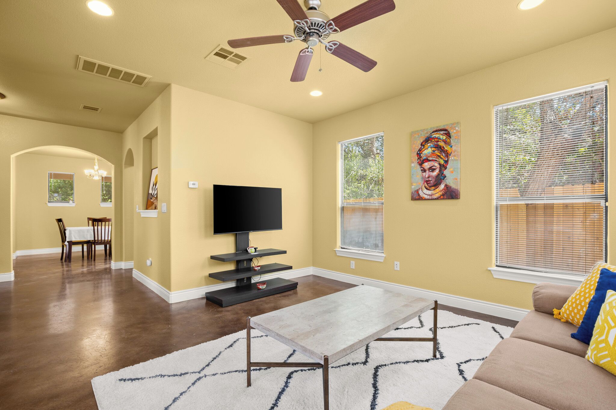 Smart-TV, Bücher, Computerbildschirme