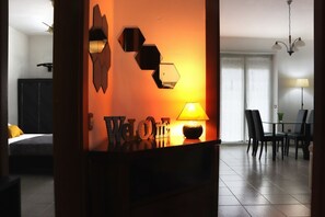 1 dormitorio, tabla de planchar con plancha, wifi y ropa de cama