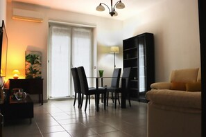Living area - A few steps from Legnano station (MIKO APARTMENT) (Legnano)