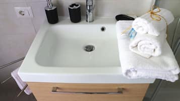 Doccia, asciugacapelli, bidet