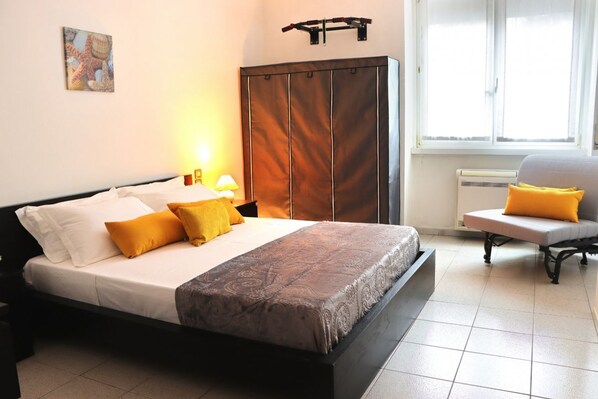 1 chambre, fer et planche à repasser, Wi-Fi, literie fournie