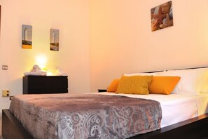 1 chambre, fer et planche à repasser, Wi-Fi, literie fournie