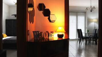 1 habitación, tabla de planchar con plancha, wifi y ropa de cama