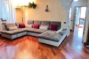 Living area - Studio near Rho Fiera (Foxes Apartment) (Senago)