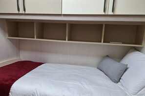 2 slaapkamers, een strijkplank/strijkijzer, beddengoed