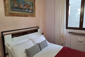2 chambres, fer et planche à repasser, literie fournie
