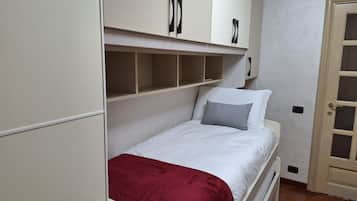 2 chambres, fer et planche à repasser, draps fournis