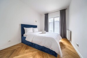 2 bedrooms, iron/ironing board, WiFi, bed sheets - Zyndrama City Centre Deluxe Apartment (Wroclaw)