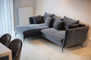 TV - Zyndrama City Centre Deluxe Apartment (Wroclaw)