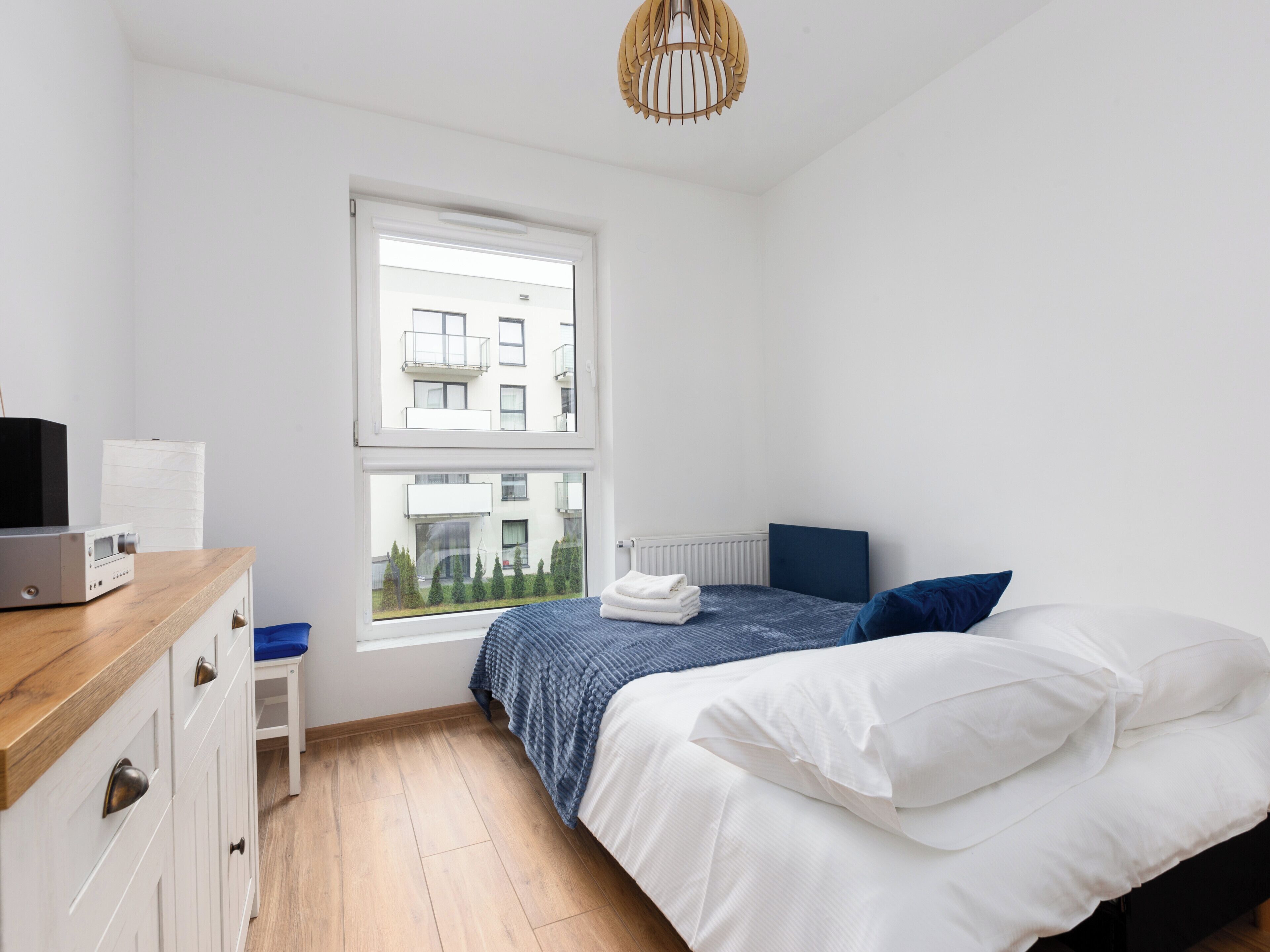 1 dormitorio, tabla de planchar con plancha, wifi y ropa de cama