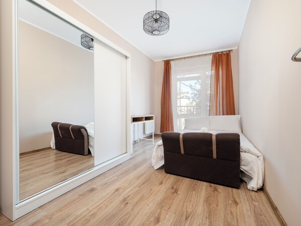2 bedrooms, iron/ironing board, WiFi, bed sheets