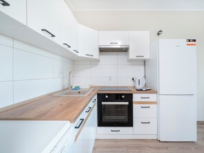 Fridge, oven, stovetop, dishwasher - Pogonowskiego 2-Bedroom Apartment (Lódz)