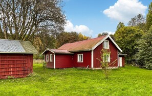 Exterior - 2 bedroom stunning home in öxnevalla (Öxnevalla)