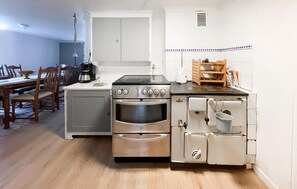 Fridge, microwave, stovetop, dishwasher - 2 bedroom stunning home in öxnevalla (Öxnevalla)