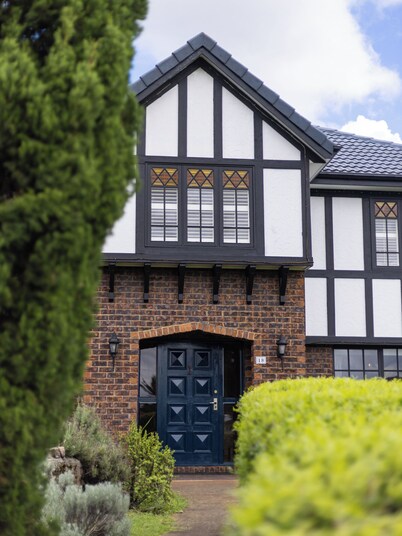 Charming 4-bedroom house with WiFi and AC in serene Eight Mile Plains