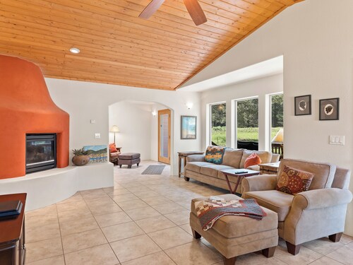 Convenient Location | Fireplace | Pet Friendly | Country Club Villas 13
