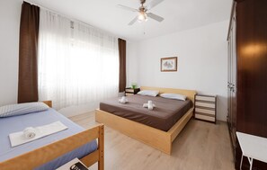 4 bedrooms, free WiFi, bed sheets