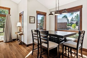 Dining - Stunning Cimarron Golf Villa                           Lic# STR-1-2024-038 (Ridgway)
