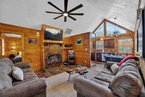 Smart TV, chimenea y videojuegos 