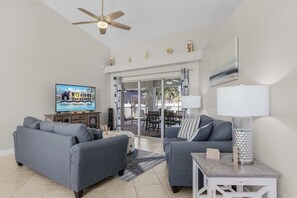 Smart-tv och bordsfotboll