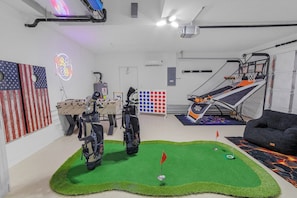 Games room - Experience luxury, Game Room, Heated Pool - Villa Resting Beach Place - Roelens (Cape Coral)