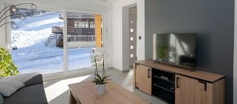 Chalet du Souillet with Mountain Views, Private Terrace and Wi-Fi