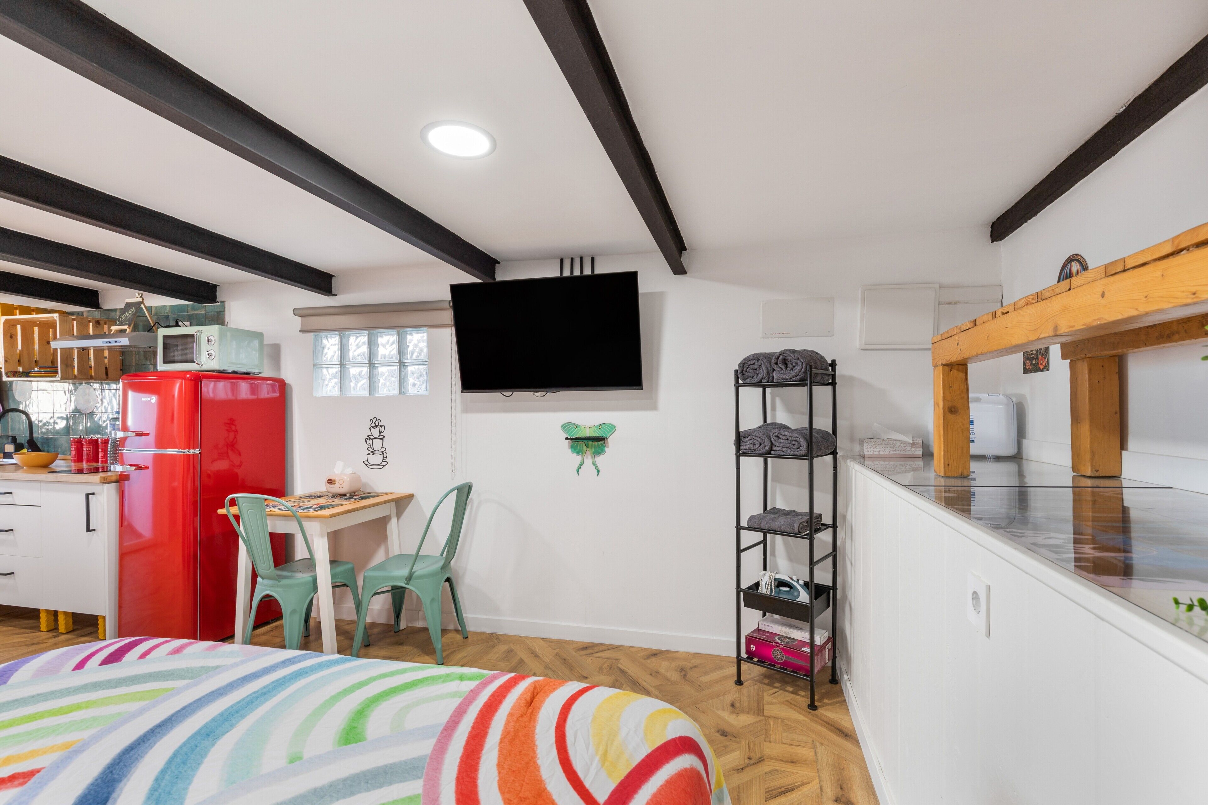 1 slaapkamer, een strijkplank/strijkijzer, gratis wifi, beddengoed