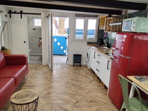 Fridge, microwave, stovetop, coffee/tea maker