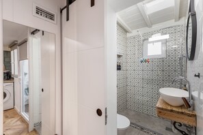 Dusche, Haartrockner, Handtücher