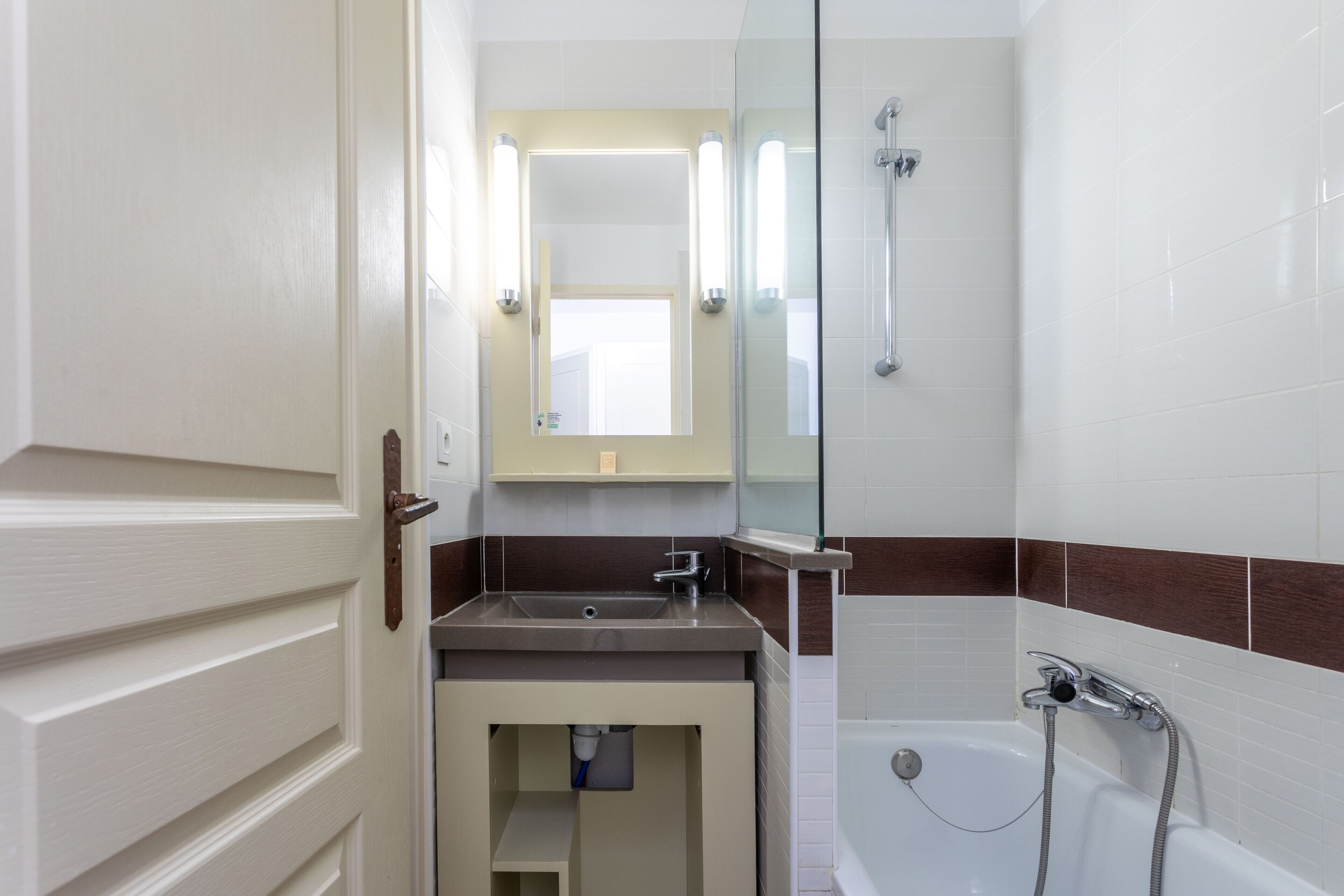Studio Apartment 'Cap Esterel' With Mountain View, Shared Pool And Air Conditioning - Agay