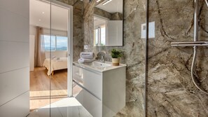 Shower, towels