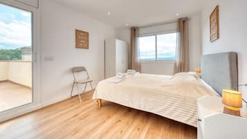 4 bedrooms, free WiFi, bed sheets