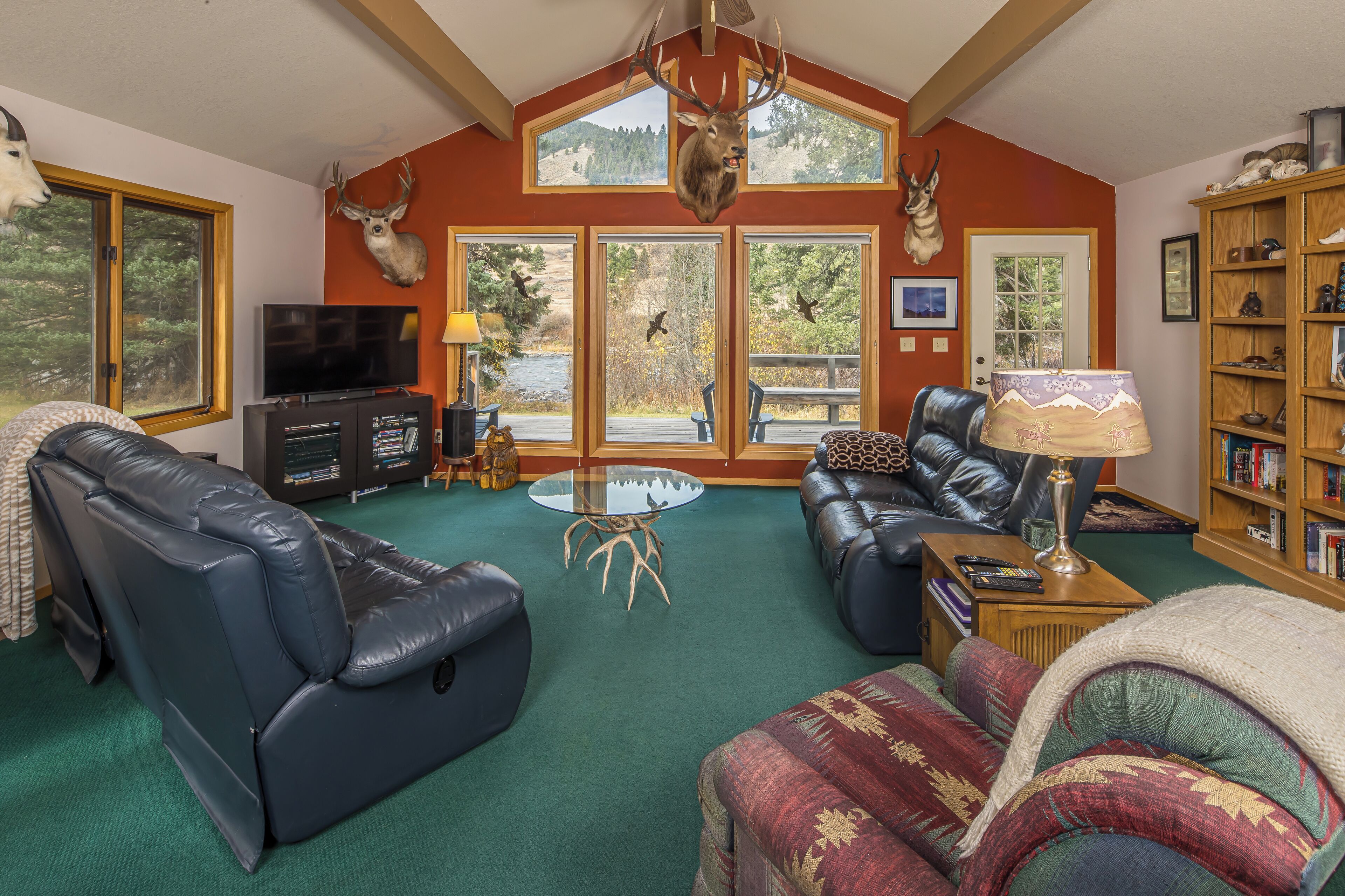 Een televisie en een dvd-speler