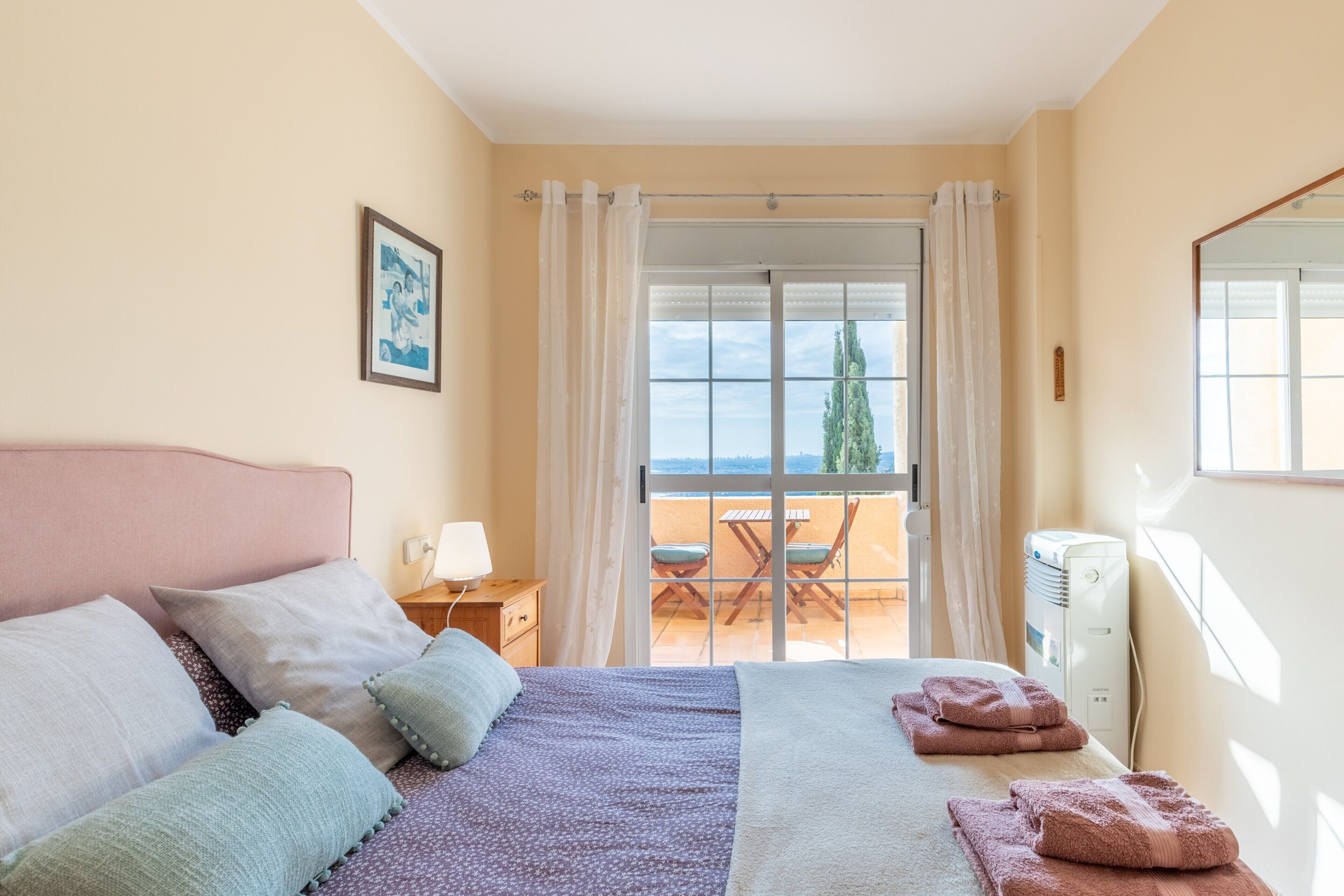 3 dormitorios, tabla de planchar con plancha, wifi gratis y ropa de cama