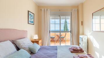 3 dormitorios, tabla de planchar con plancha, wifi gratis y ropa de cama