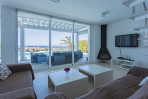 TV, DVD player - Country House 'V196  Villa Brisa' with Sea View, Wi-Fi and Air Conditioning (San Jaime Mediterráneo)