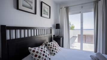 4 bedrooms, iron/ironing board, free WiFi, bed sheets