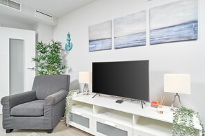TV - Apartment 'Morning Sun Duna 1' with Sea View, Wi-Fi and Air Conditioning (Torrox Costa)