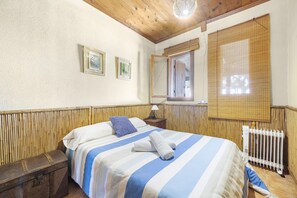5 chambres, fer et planche à repasser, Wi-Fi gratuit, draps fournis