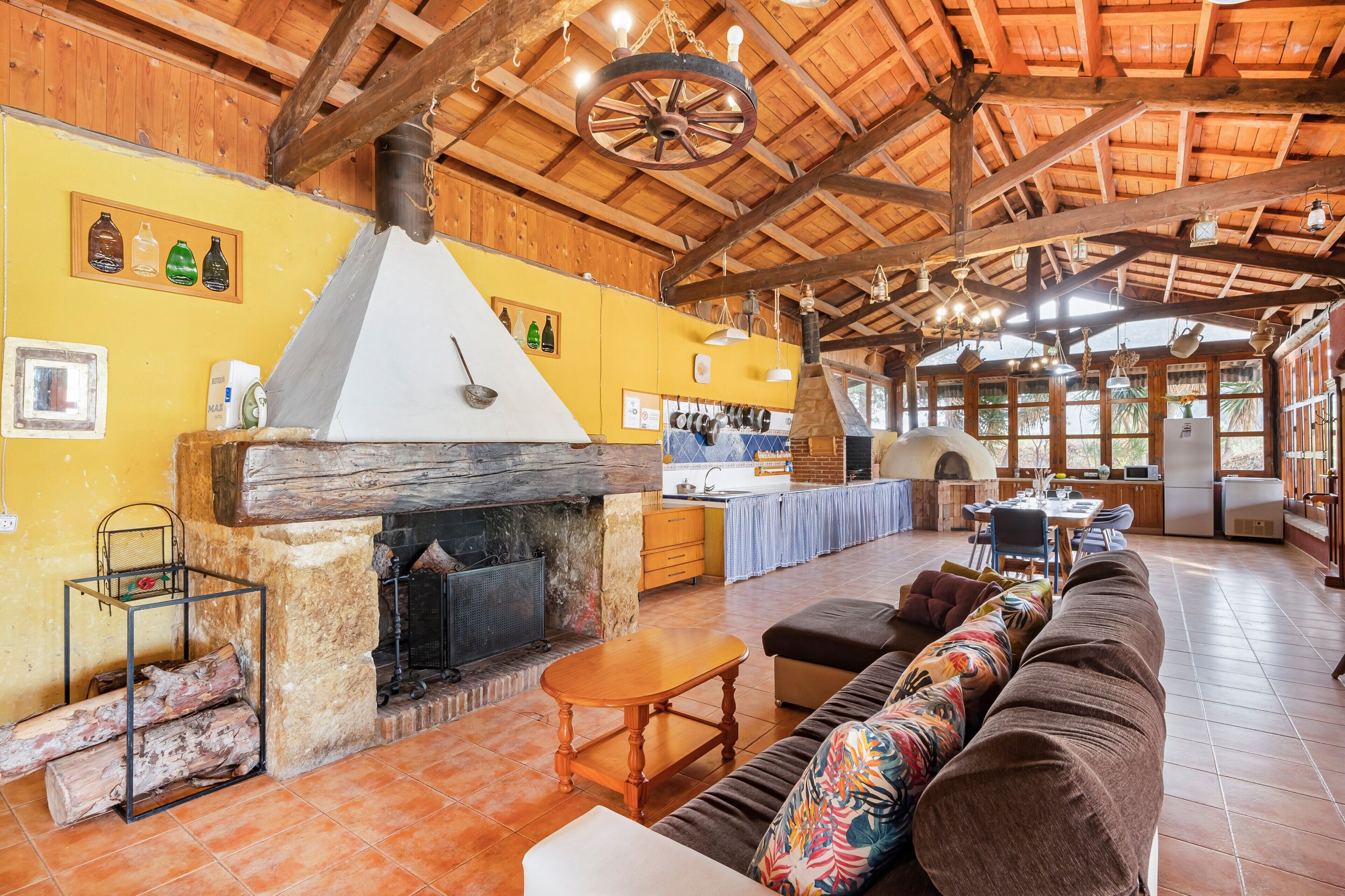 Télévision, cheminée