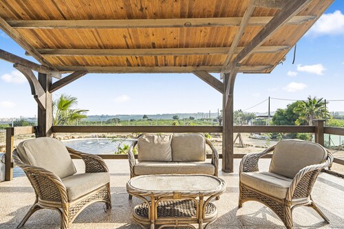 Country House 'Los Caleros' with Lake View, Private Pool and Wi-Fi