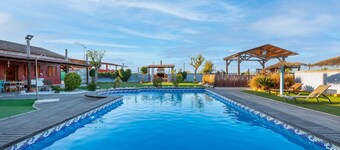 Country House 'Los Caleros' with Lake View, Private Pool and Wi-Fi
