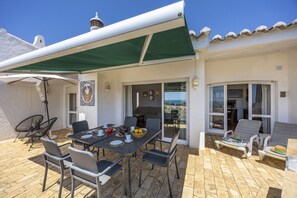 Outdoor dining - CoolHouses Algarve Luz | Casa das Buganvilias (Luz)