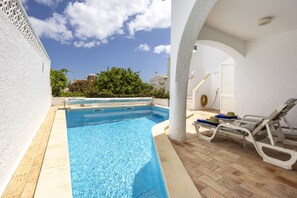 Pool - Casa das Buganvilias 2LBC by Coolhouses (Luz)