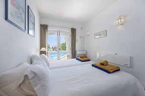 3 bedrooms, iron/ironing board, WiFi, bed sheets - CoolHouses Algarve Luz | Casa das Buganvilias (Luz)